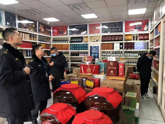 涪城區(qū)市場監(jiān)管局開展節(jié)前白酒市場專項(xiàng)整治行動(dòng)